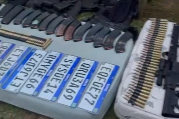 Armamento pesado: polícias do Paraná apreendem arsenal e impedem roubo de grandes proporções em Ponta Grossa 2 Armamento pesado: polícias do Paraná apreendem arsenal e impedem roubo de grandes proporções em Ponta Grossa