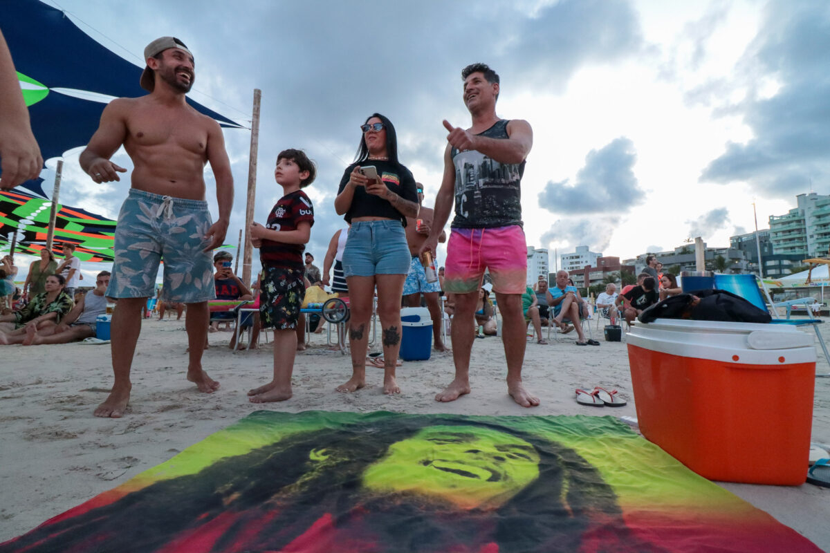 Praia, reggae e pôr do sol: Namastê encanta público no Verão Maior Paraná 10 Praia, reggae e pôr do sol: Namastê encanta público no Verão Maior Paraná