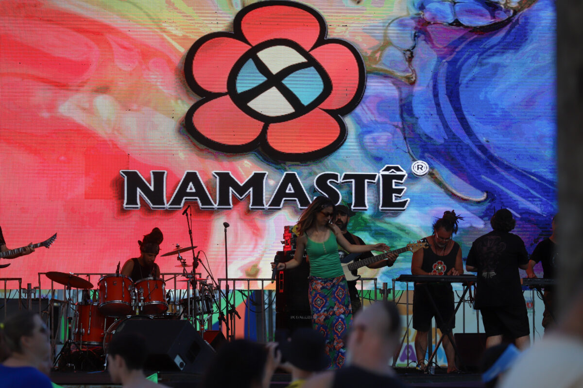 Praia, reggae e pôr do sol: Namastê encanta público no Verão Maior Paraná 5 Praia, reggae e pôr do sol: Namastê encanta público no Verão Maior Paraná