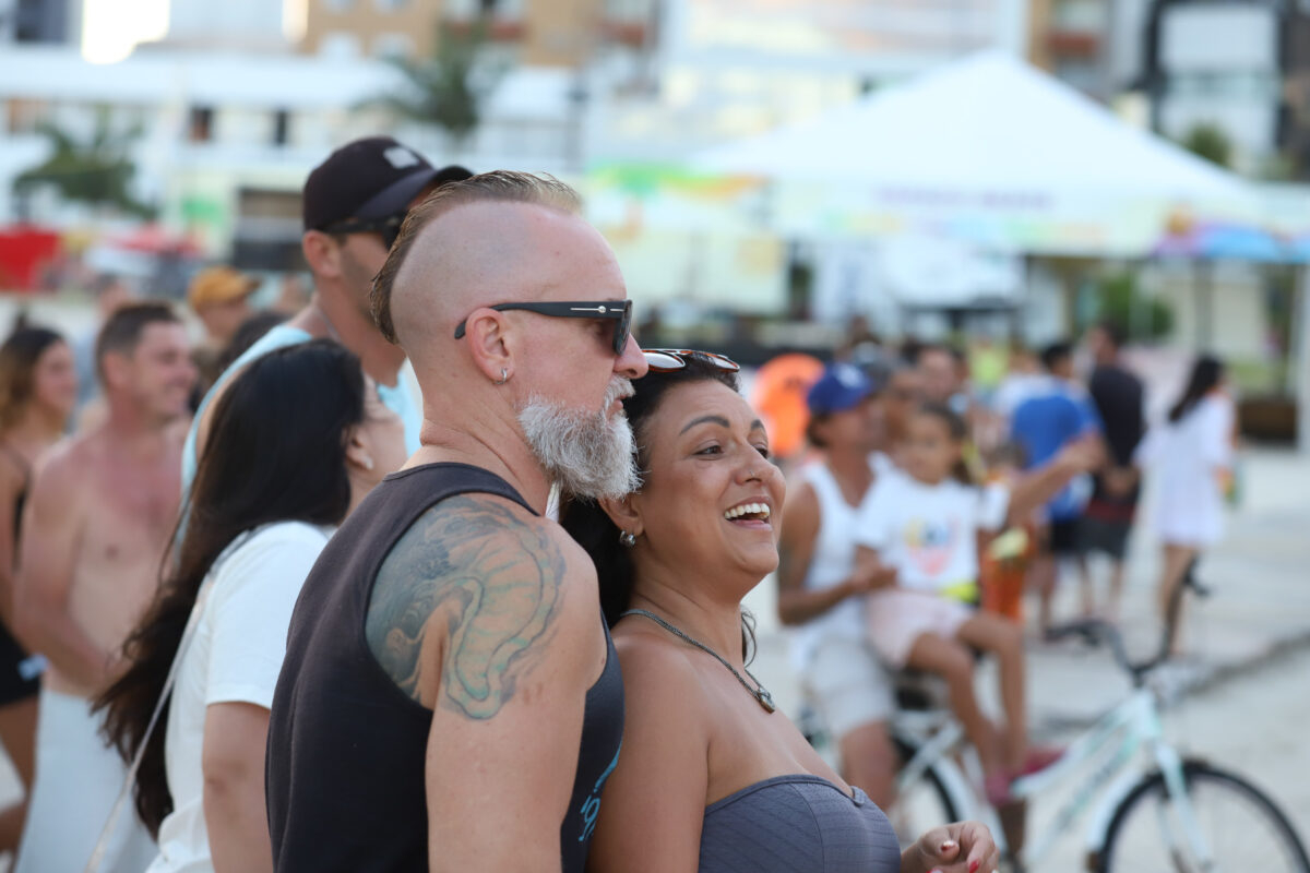Praia, reggae e pôr do sol: Namastê encanta público no Verão Maior Paraná 6 Praia, reggae e pôr do sol: Namastê encanta público no Verão Maior Paraná