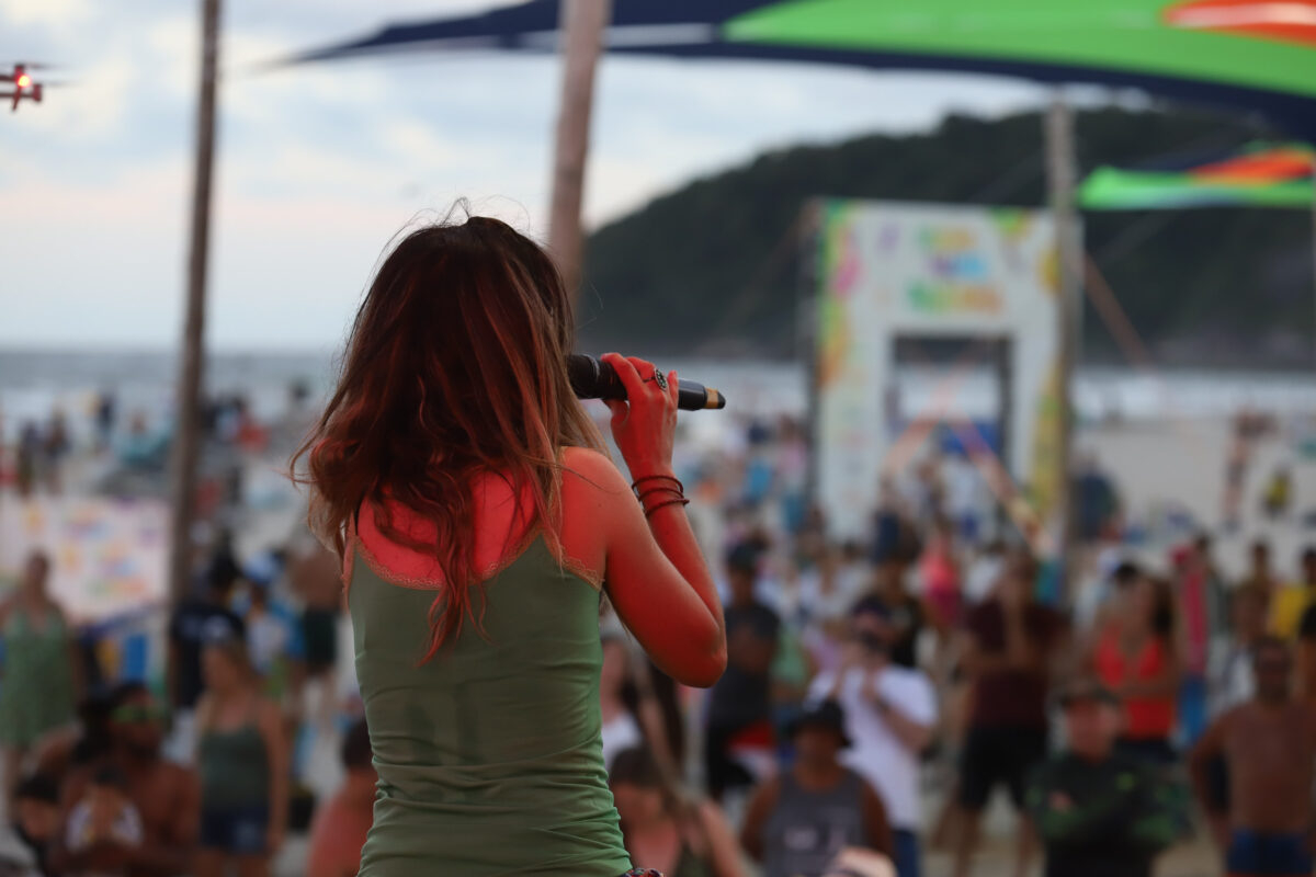 Praia, reggae e pôr do sol: Namastê encanta público no Verão Maior Paraná 14 Praia, reggae e pôr do sol: Namastê encanta público no Verão Maior Paraná