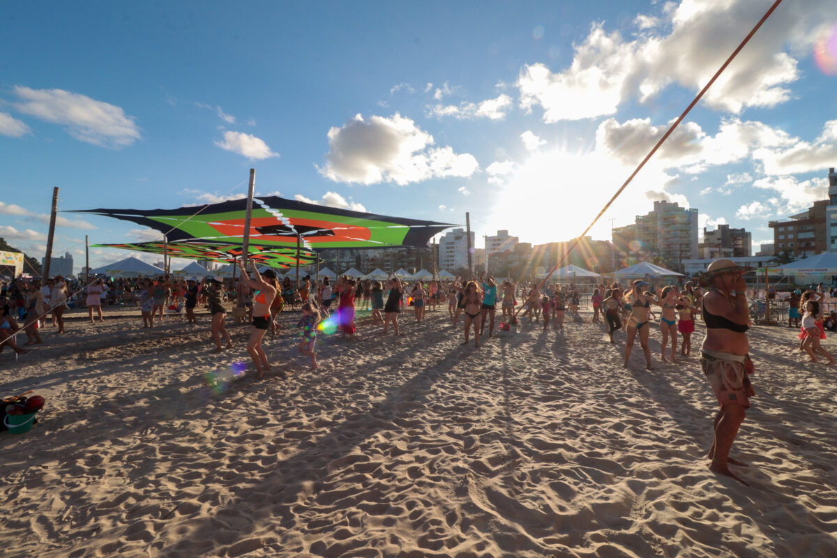 Praia, reggae e pôr do sol: Namastê encanta público no Verão Maior Paraná 11 Praia, reggae e pôr do sol: Namastê encanta público no Verão Maior Paraná