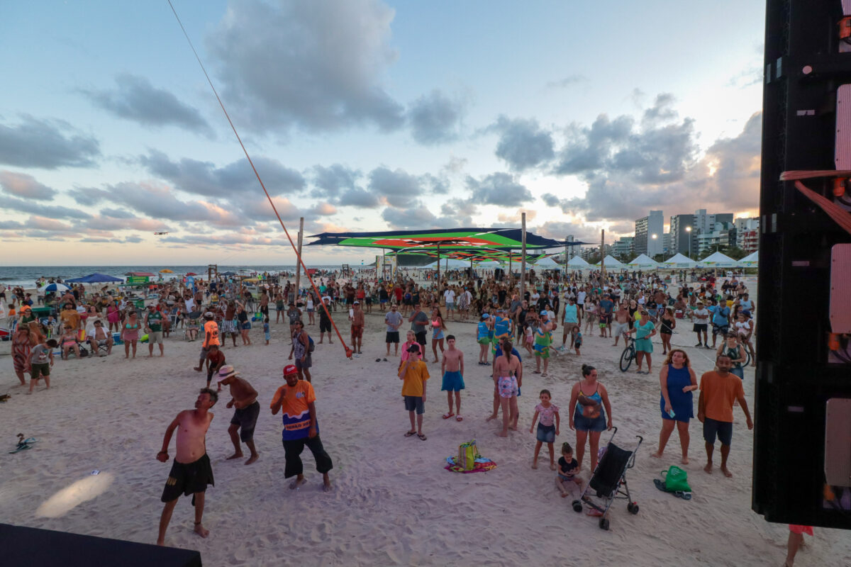 Praia, reggae e pôr do sol: Namastê encanta público no Verão Maior Paraná 9 Praia, reggae e pôr do sol: Namastê encanta público no Verão Maior Paraná