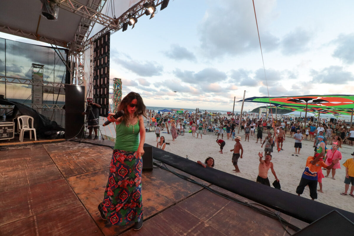 Praia, reggae e pôr do sol: Namastê encanta público no Verão Maior Paraná 15 Praia, reggae e pôr do sol: Namastê encanta público no Verão Maior Paraná