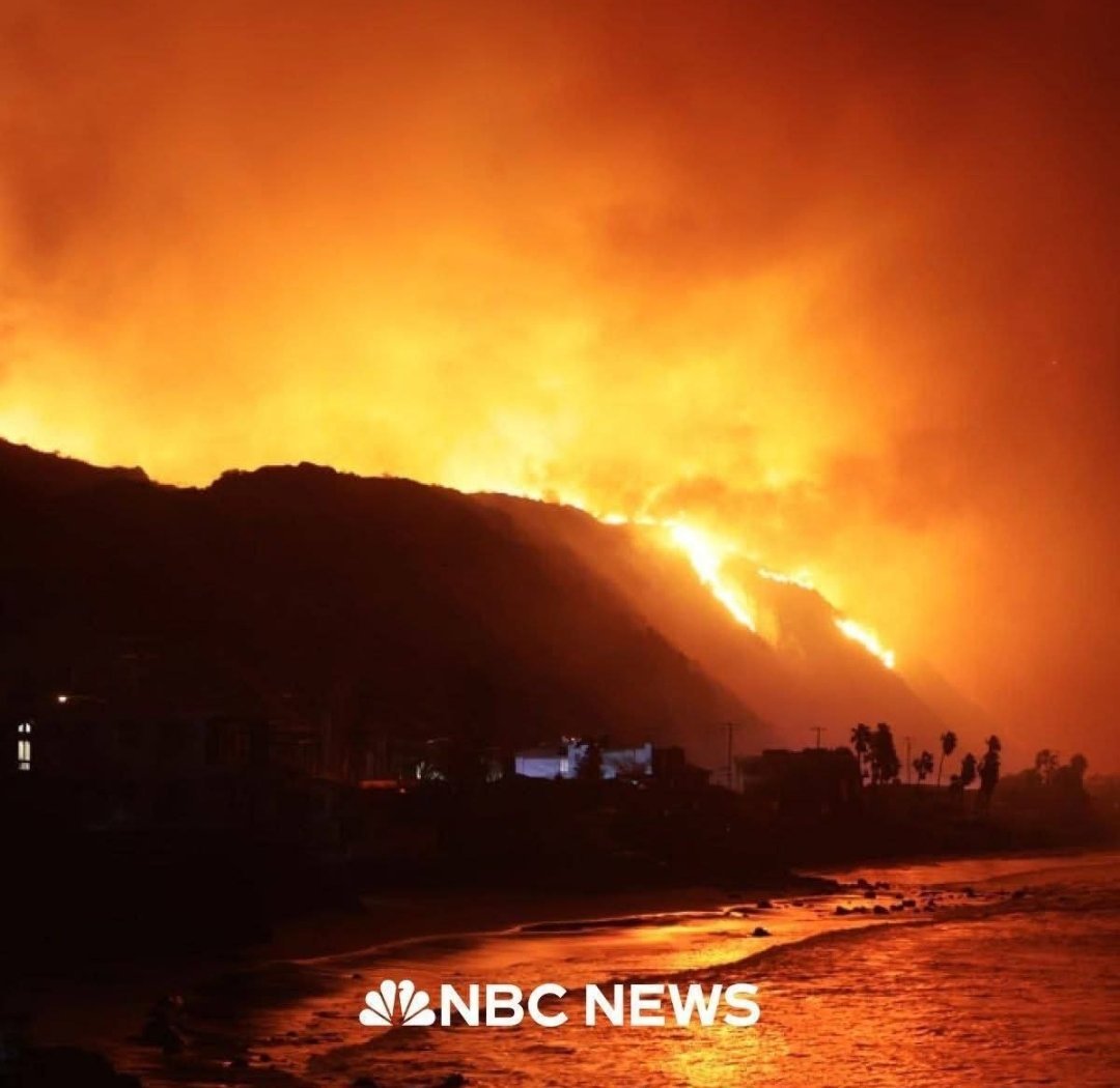 Los Angeles enfrenta incêndios florestais incontroláveis; 5 pessoas morreram