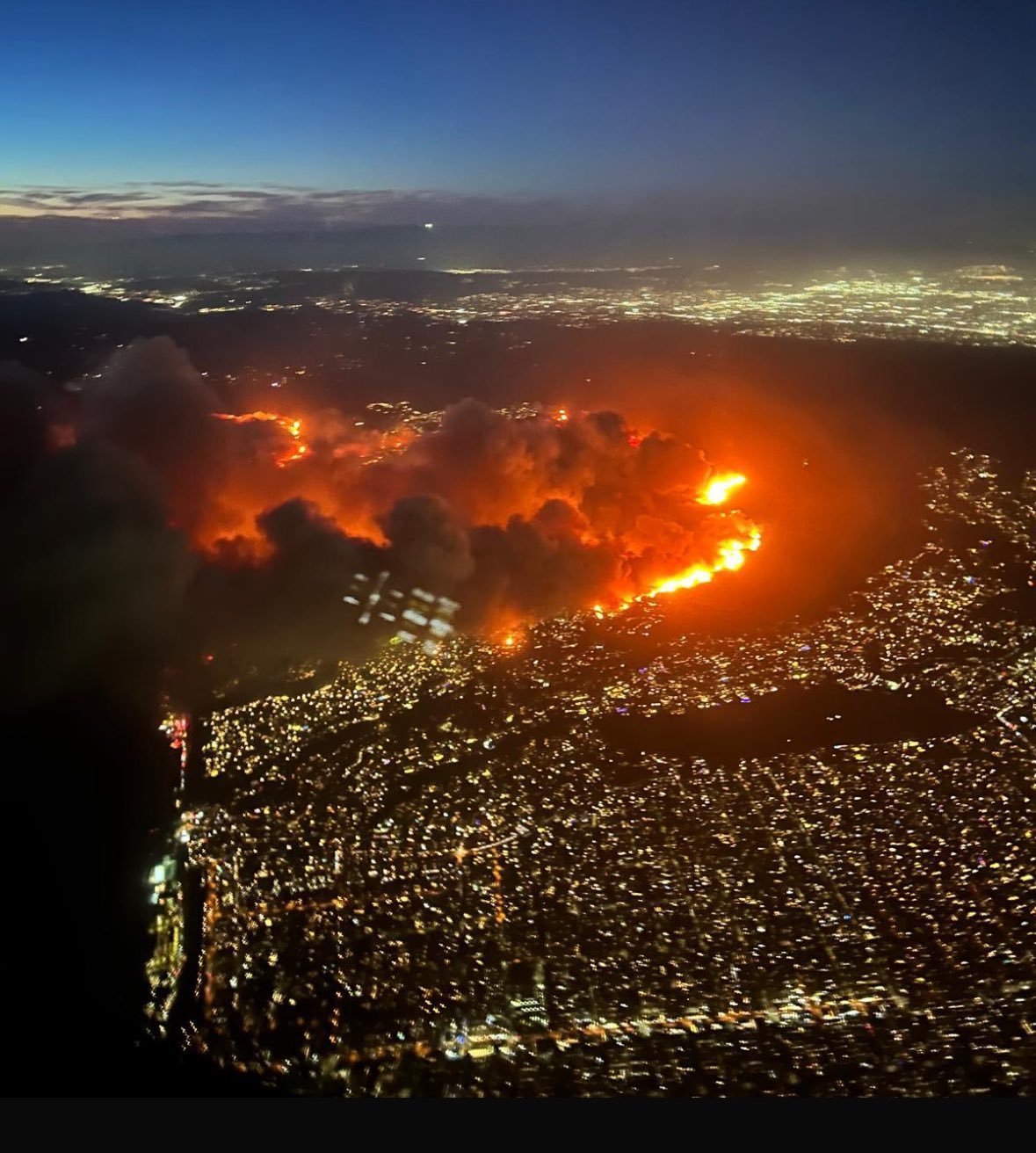 Los Angeles enfrenta incêndios florestais incontroláveis; 5 pessoas morreram