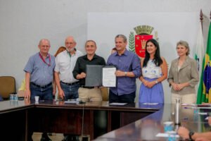 O prefeito Silvio Barros assinou o decreto municipal para criação do programa, que prevê uma grande mobilização em todas as secretarias e órgãos da Prefeitura (Crédito: Rafael Macri / PMM)