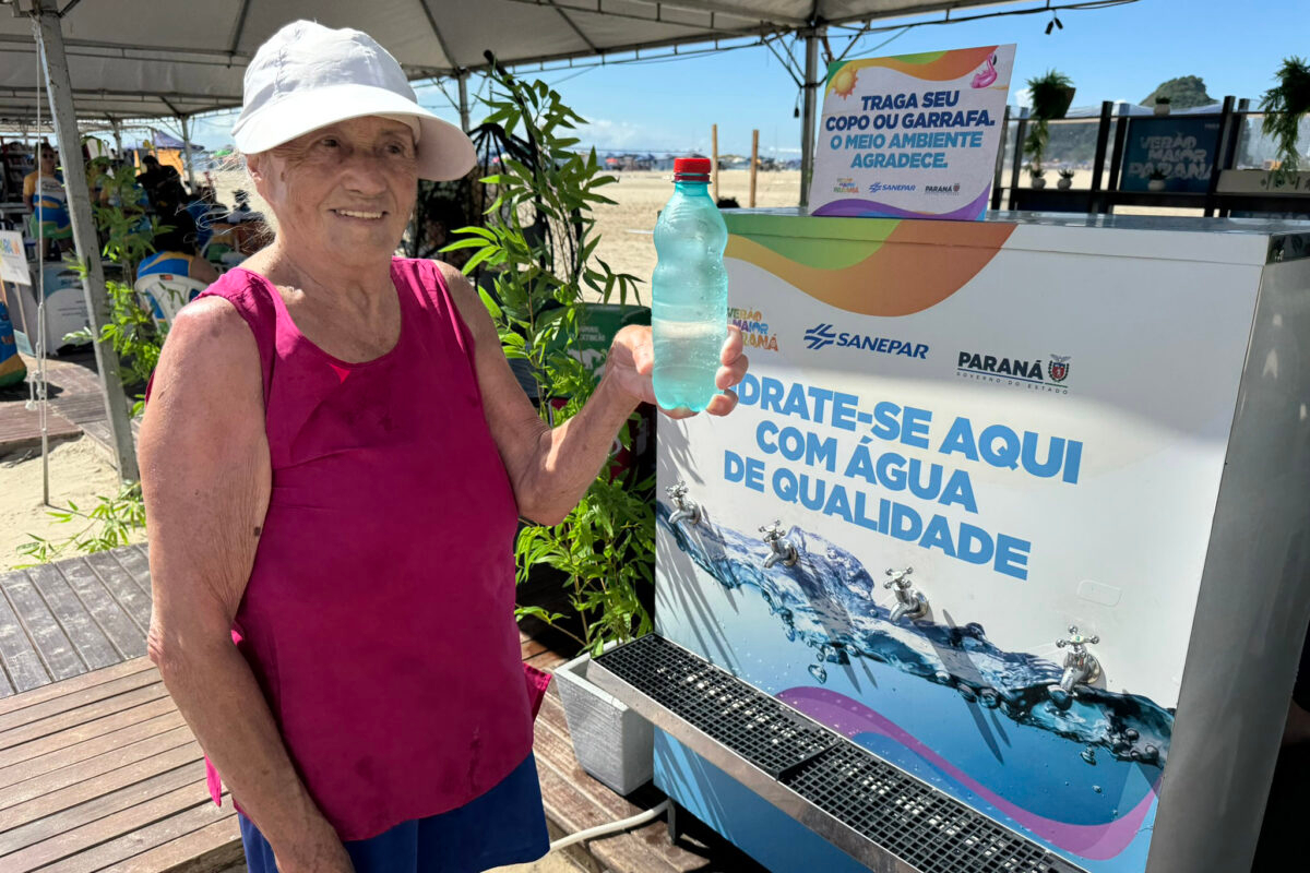 Você sabia? Veranistas já consumiram 10 mil litros de água nos pontos de hidratação da Sanepar no Litoral