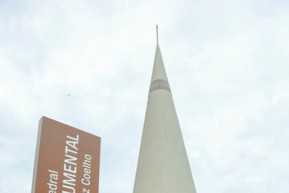 Obras do Eixo Monumental no estacionamento da Catedral de Maringá