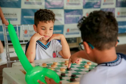 Mais de 200 alunos da Escola Municipal Professora Benedita Natália participaram da ação nesta quinta-feira, 27 (Crédito: Rafael Macri / PMM)