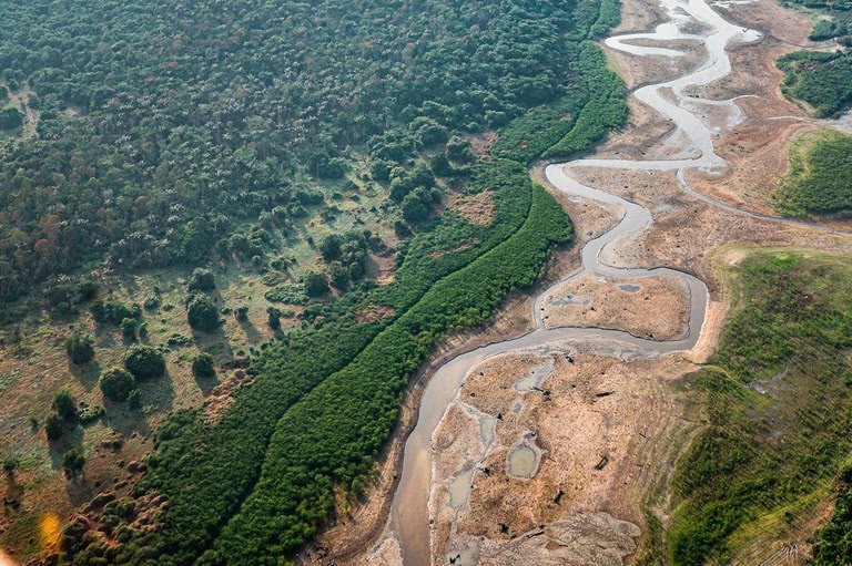 Vista aérea de rio e seca na comunidade em Manaquiri (AM). Foto: Ricardo Stuckert/PR