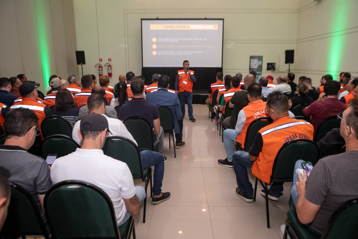 Defesa Civil prepara coordenadores municipais para enfrentar desastres no Paraná