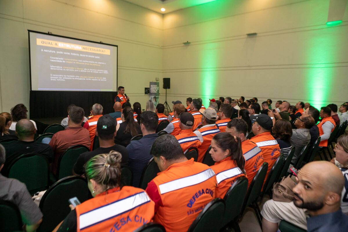 Defesa Civil prepara coordenadores municipais para enfrentar desastres no Paraná