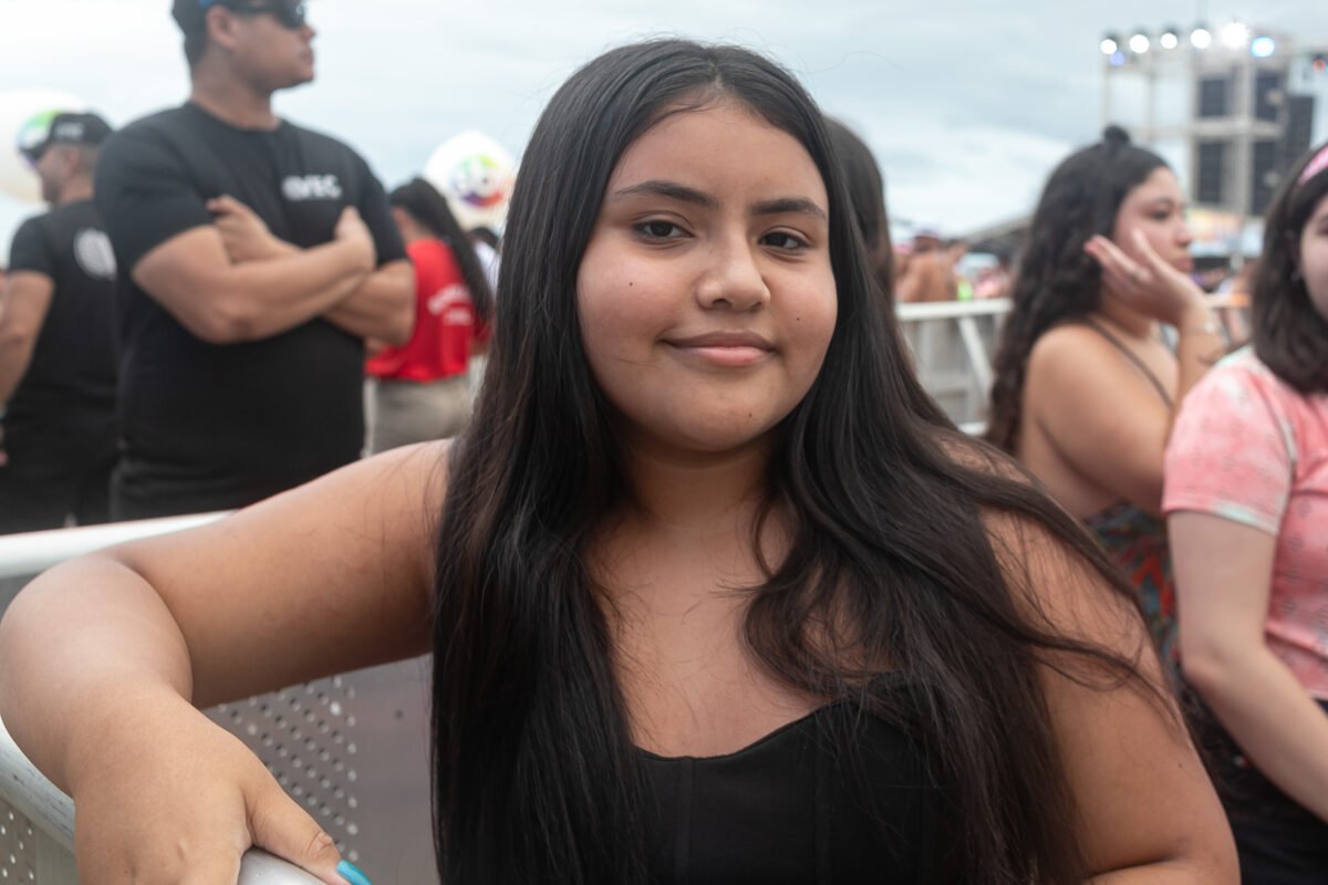 Fãs de Luan Santana dormem na praia para garantir o melhor lugar no show do Verão Maior Paraná