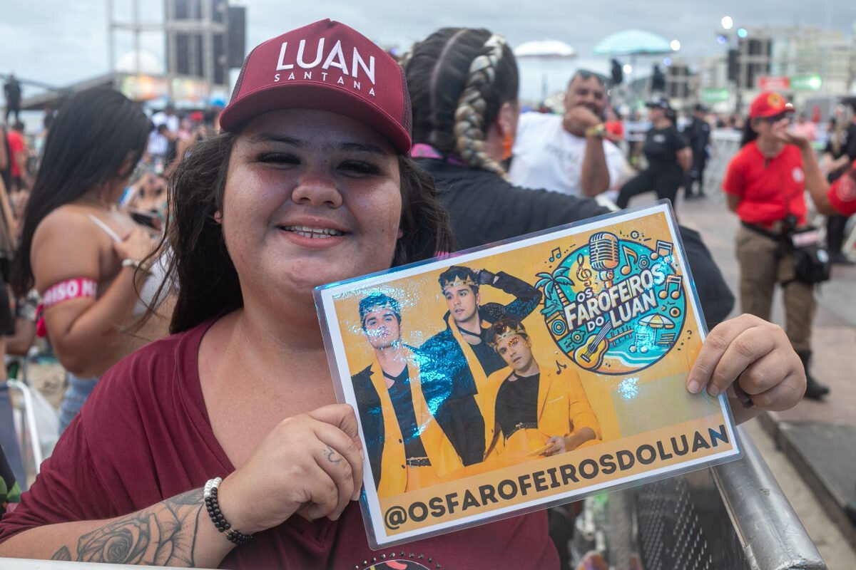 Fãs de Luan Santana dormem na praia para garantir o melhor lugar no show do Verão Maior Paraná