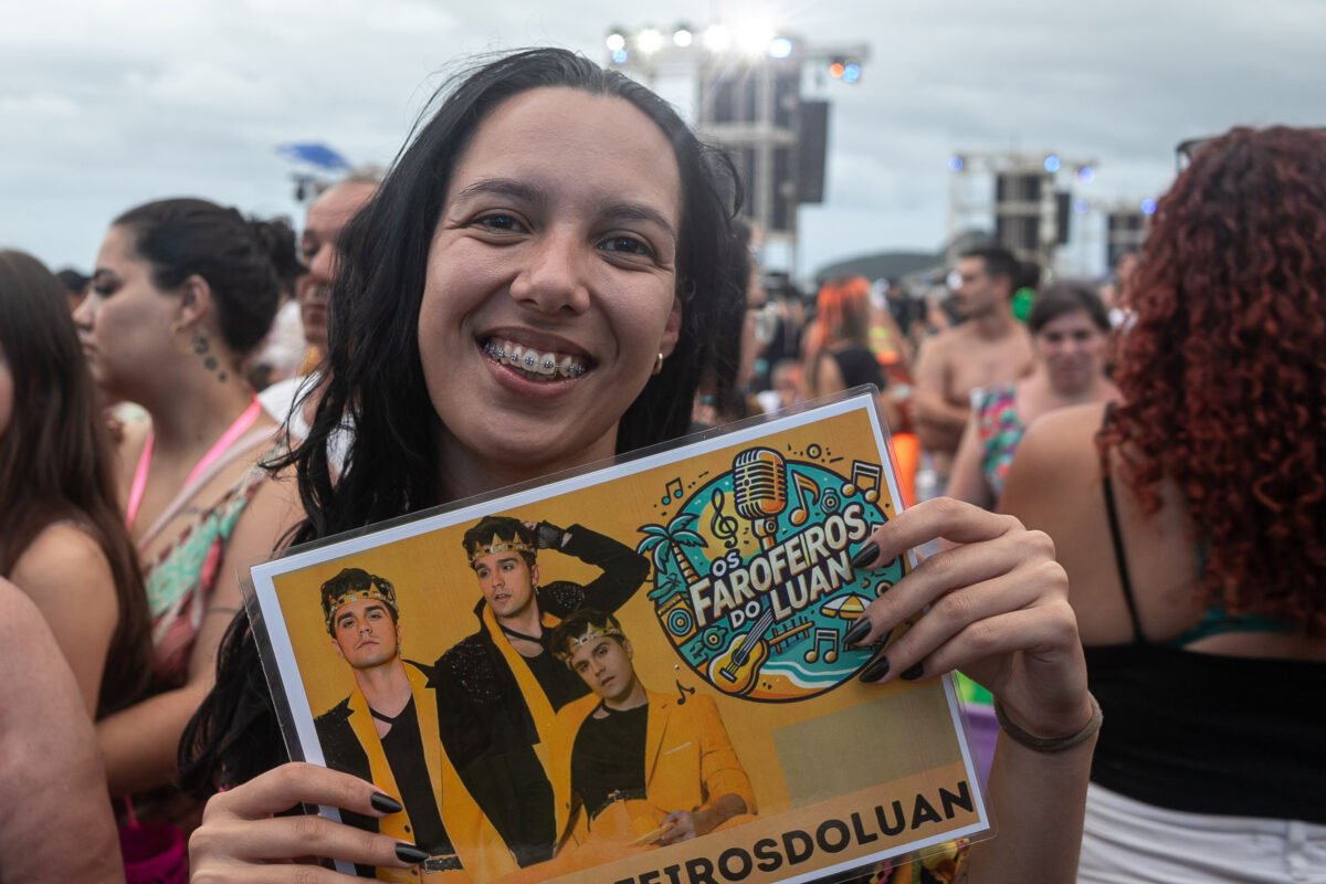 Fãs de Luan Santana dormem na praia para garantir o melhor lugar no show do Verão Maior Paraná