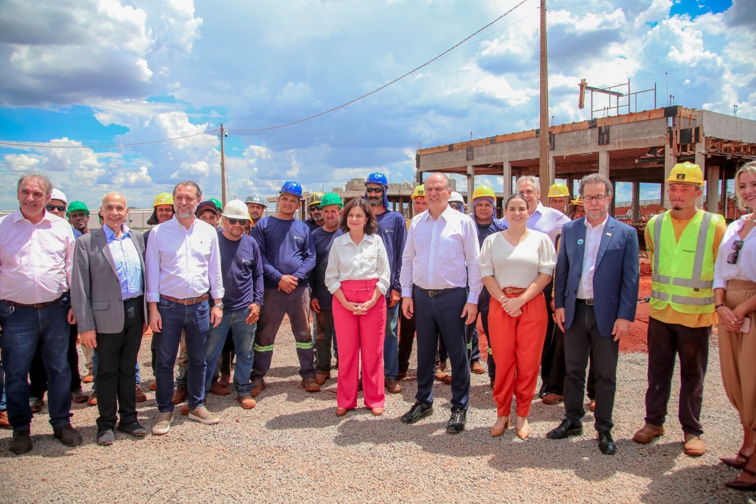 A assinatura ocorreu durante visita técnica da ministra da Saúde, Nísia Trindade, nas obras do Parque Tecnológico na cidade (Crédito: Rafael Macri / PMM)