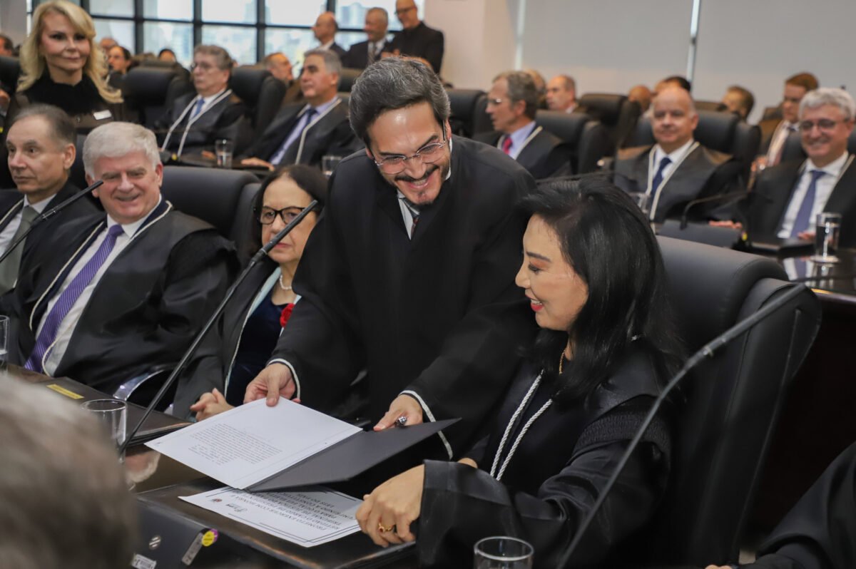 Governador participa da posse da primeira mulher a presidir o TJPR