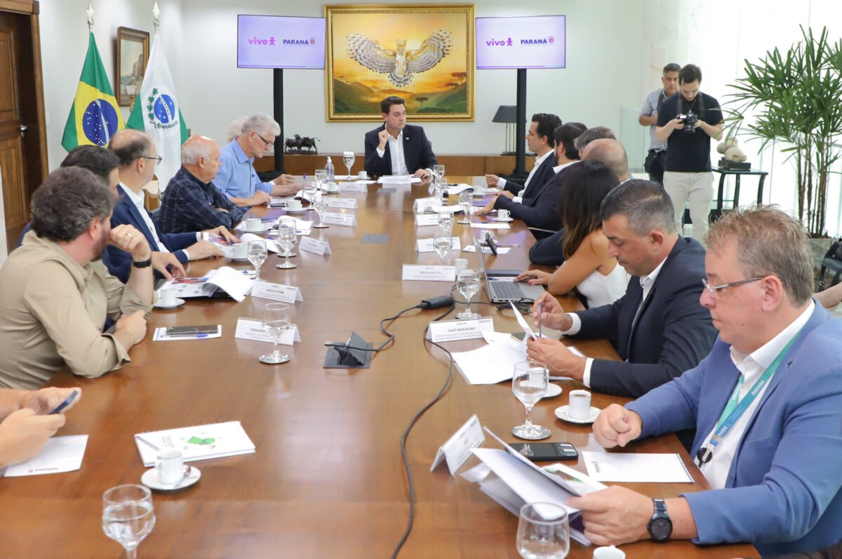Governador recebe presidente da Vivo e discute ampliação de conectividade no Paraná