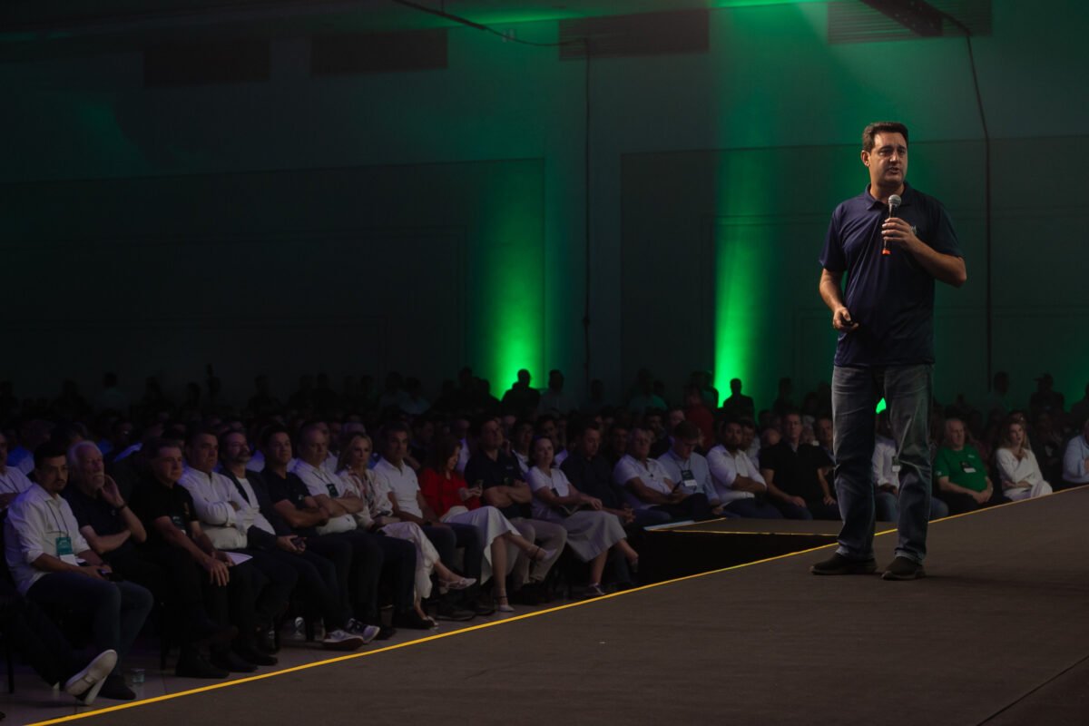 Ratinho Junior apresenta panorama do Estado a prefeitos no Paraná Mais Cidades