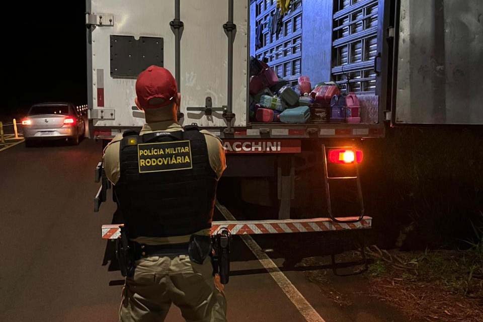 Polícia apreende mais de 100 celulares em abordagem a ônibus em Londrina 3 Polícia apreende mais de 100 celulares em abordagem a ônibus em Londrina
