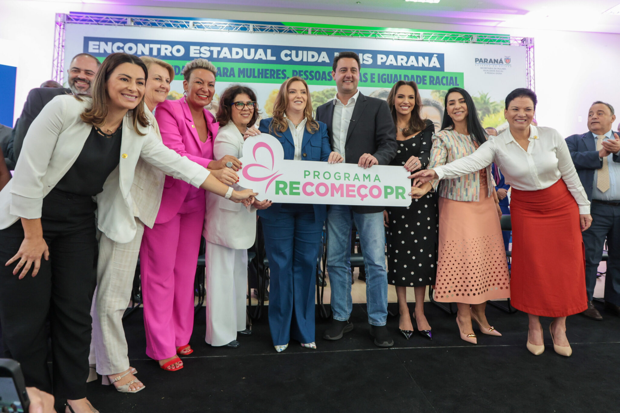 Ratinho Junior sanciona programa Recomeço e mulheres vítimas de violência receberão auxílio do Estado