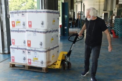 Paraná recebe 332 mil vacinas contra gripe e se prepara para início da campanha