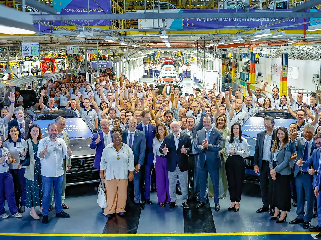 Lula visita fábrica da Stellantis