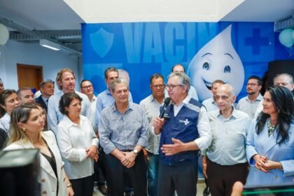 Ministro da Saúde visita a nova Sala de Vacina e anuncia Maringá como cidade-piloto do ‘Programa Mais Acesso a Especialistas’