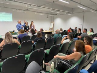 Entre os temas discutidos, destacam-se o plano de atenção às pessoas com deficiência e a regulamentação do Tratamento Fora de Domicílio (Crédito: Keila Marques/PMM)