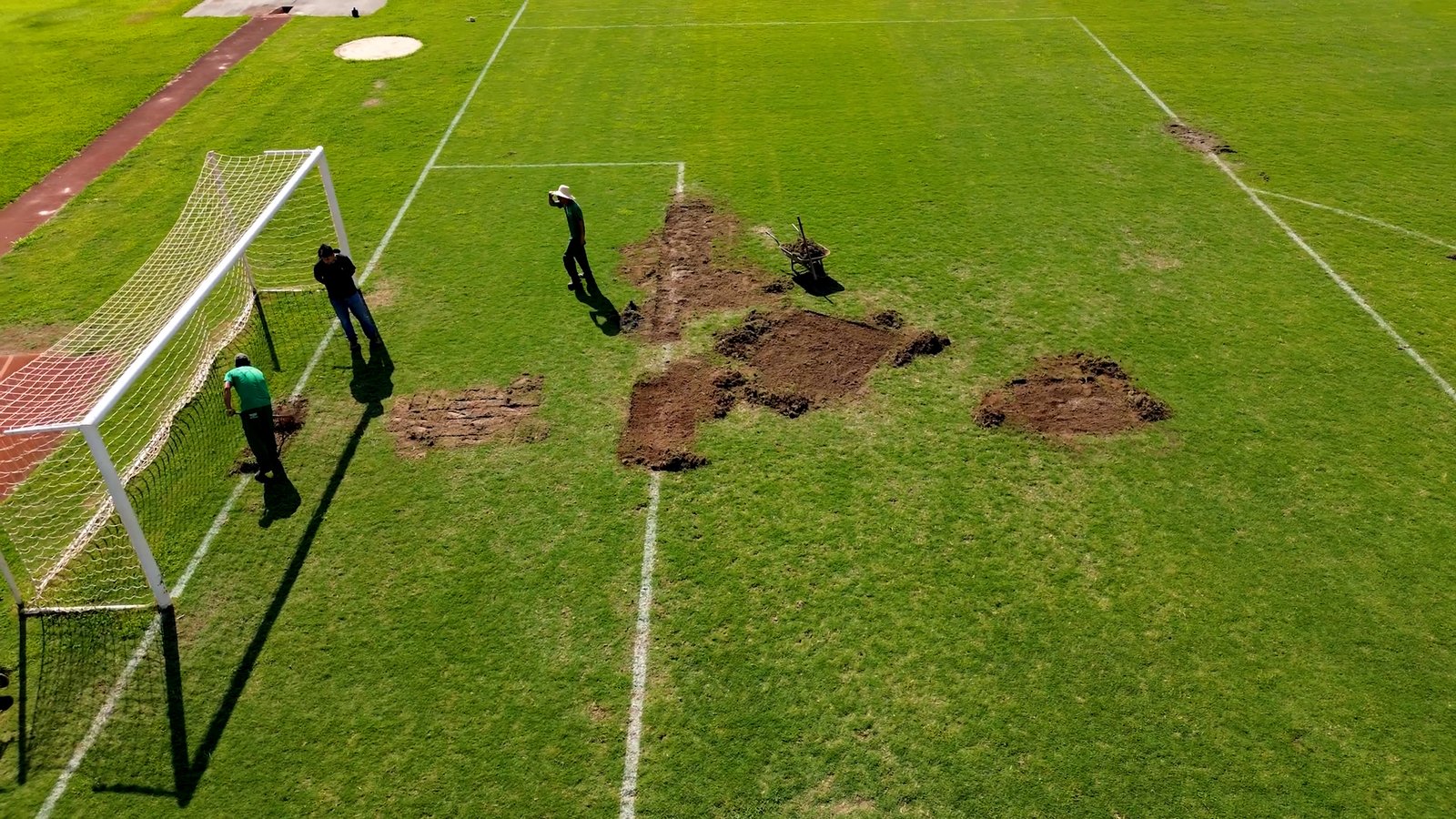 Vídeo: Prefeitura de Maringá inicia manutenção do gramado do Estádio Willie Davids