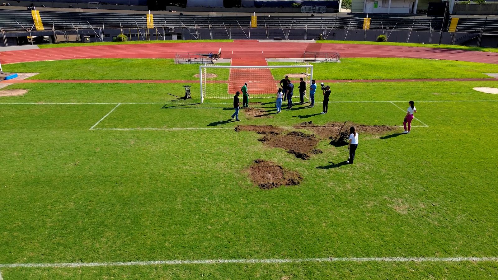 Vídeo: Prefeitura de Maringá inicia manutenção do gramado do Estádio Willie Davids