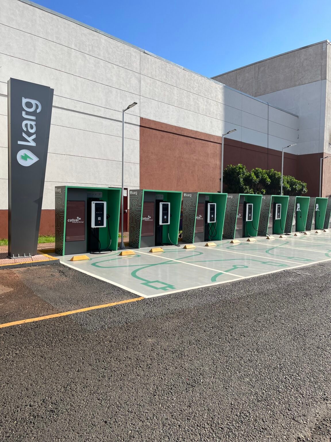 Estação de carregamento para carros elétricos é inaugurada no Catuaí