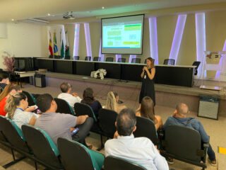 A ação contou com a presença de aproximadamente 140 profissionais da área da saúde. (Crédito: Keila Marques / PMM)