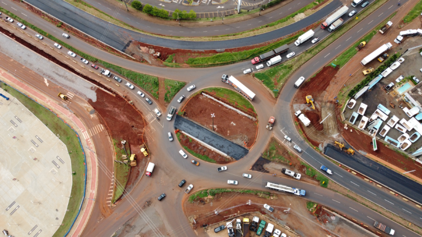 Obras no trevo do Catuaí (Crédito: Arquivo/PMM)