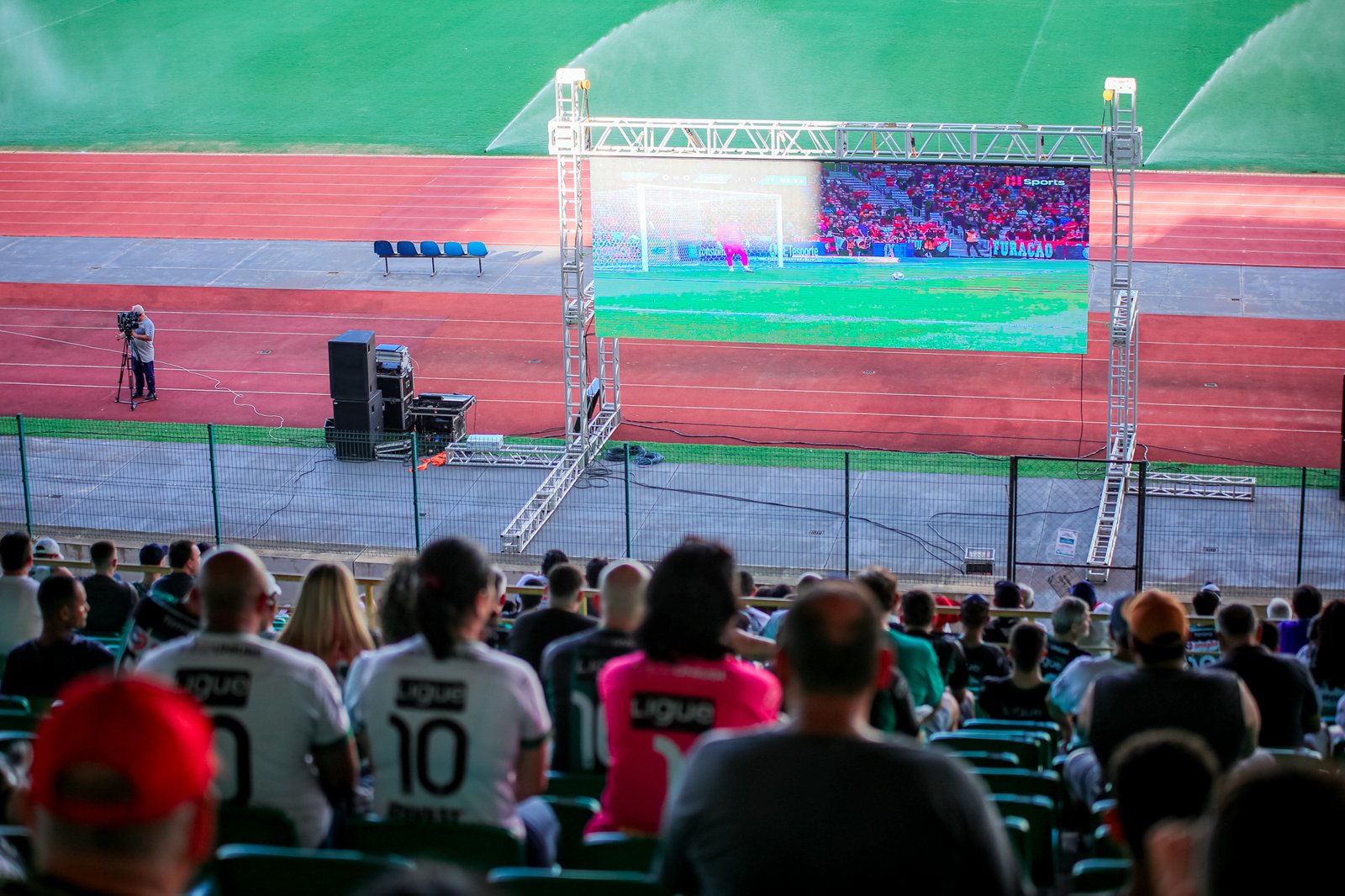 Telão do jogo do Maringá FC no Estádio Willie Davids