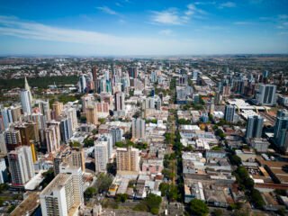 A Prefeitura de Maringá orienta que os contribuintes efetuem o pagamento ou parcelamento dos débitos até o dia 18 de maio. (Crédito: Thiago Louzada / PMM)