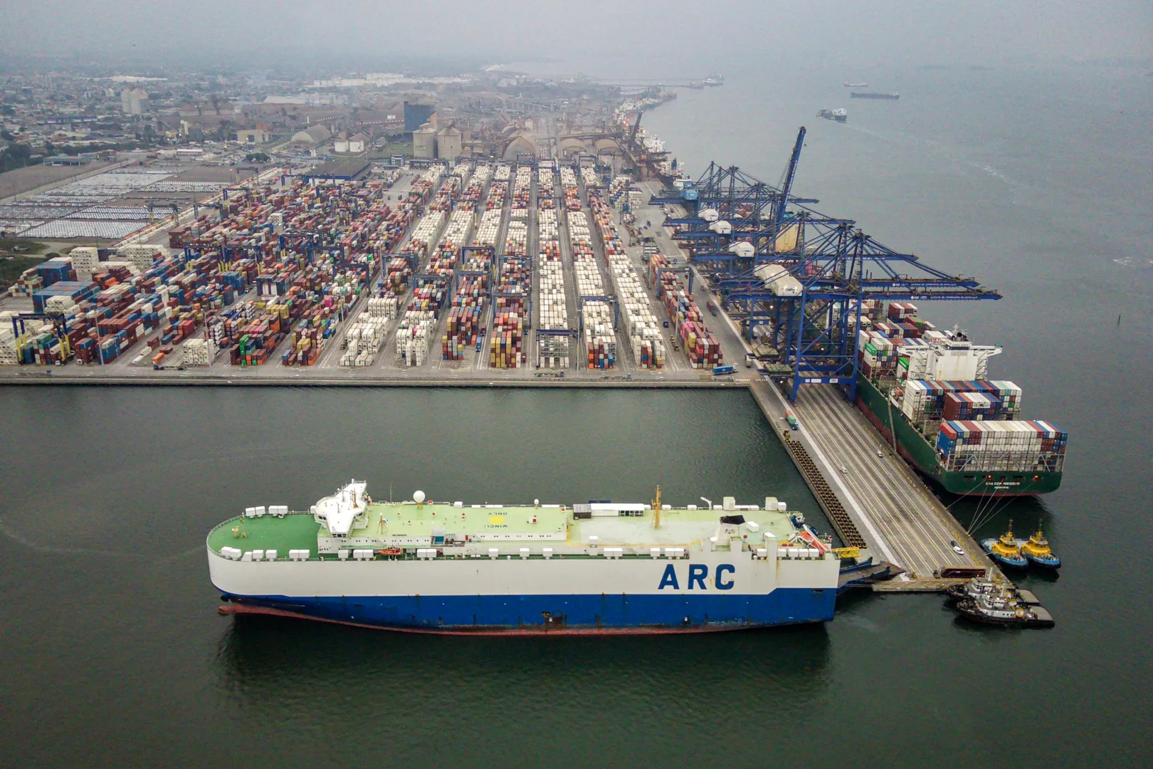 Novo calado do Porto de Paranaguá amplia capacidade de movimentação de contêineres