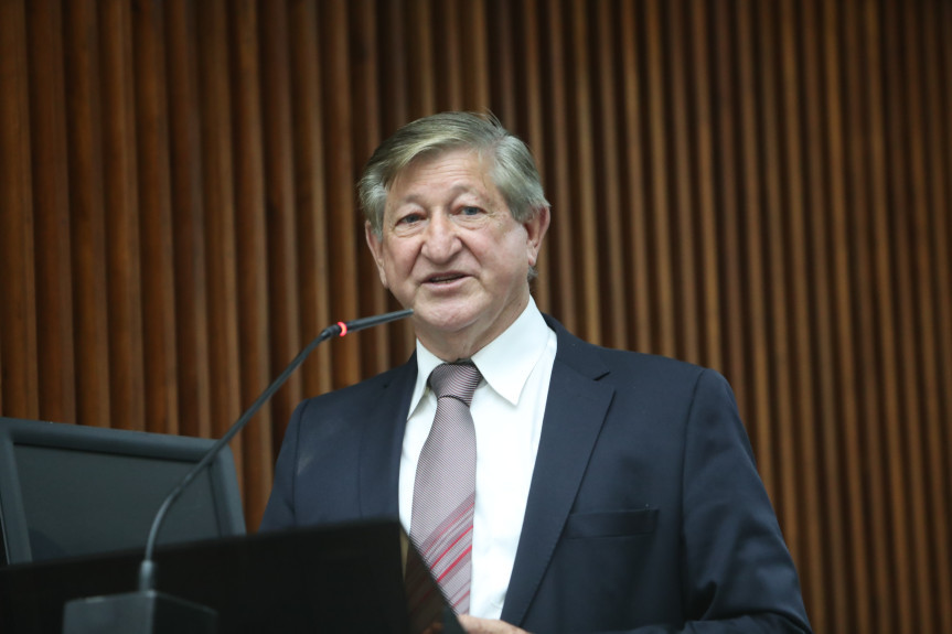 Assembleia Legislativa do Paraná entrega Menção Honrosa a Renato Adur