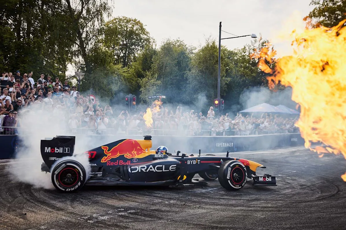 Fórmula 1 e outras modalidades: Red Bull Showrun traz muita adrenalina a Curitiba no sábado