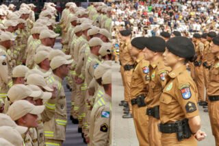 policiais militares e 600 bombeiros