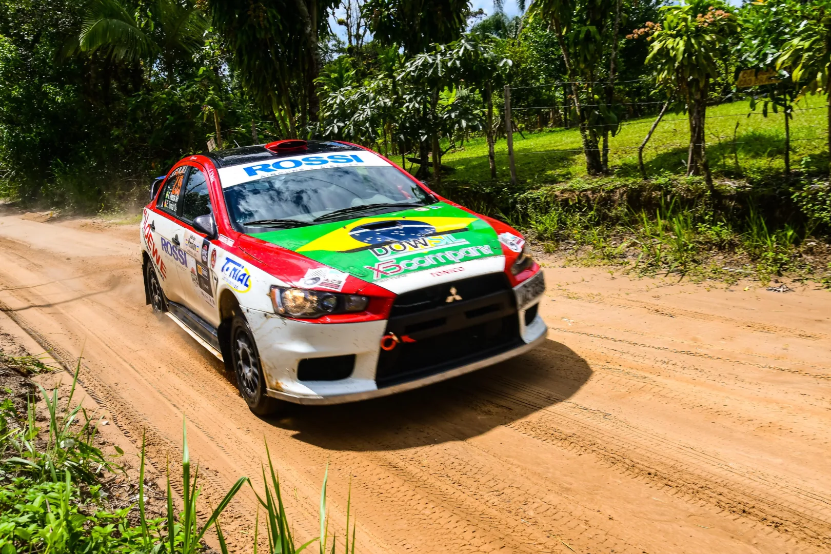 Rally Transparaná: competidores vencem fase mais longa e largam para última etapa
