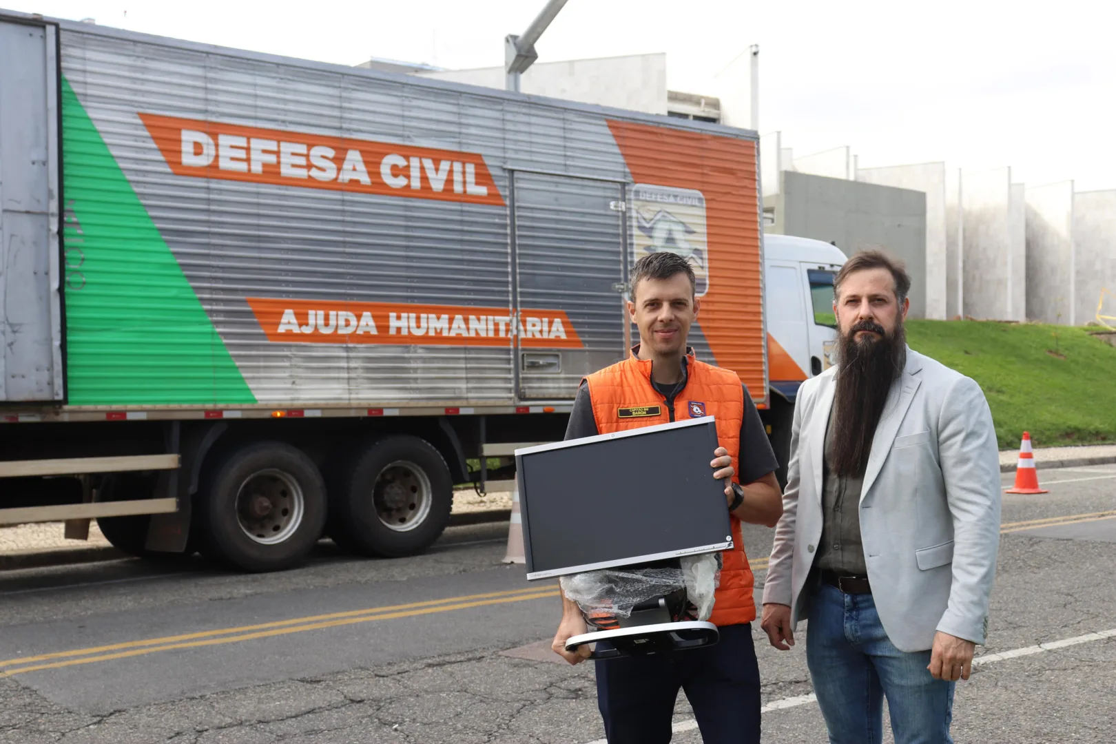 Defesa Civil Estadual envia ao Rio Grande do Sul 1,4 mil itens de escritório doados pelo TCE