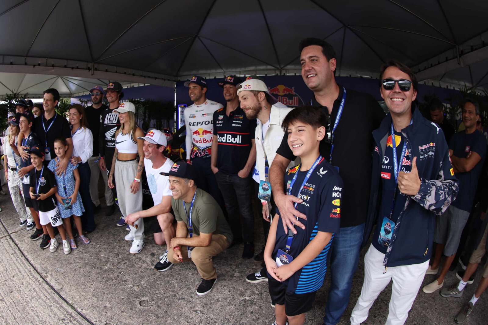 Red Bull Showrun, adrenalina e velocidade: fãs apaixonados vibram com apresentação de carros