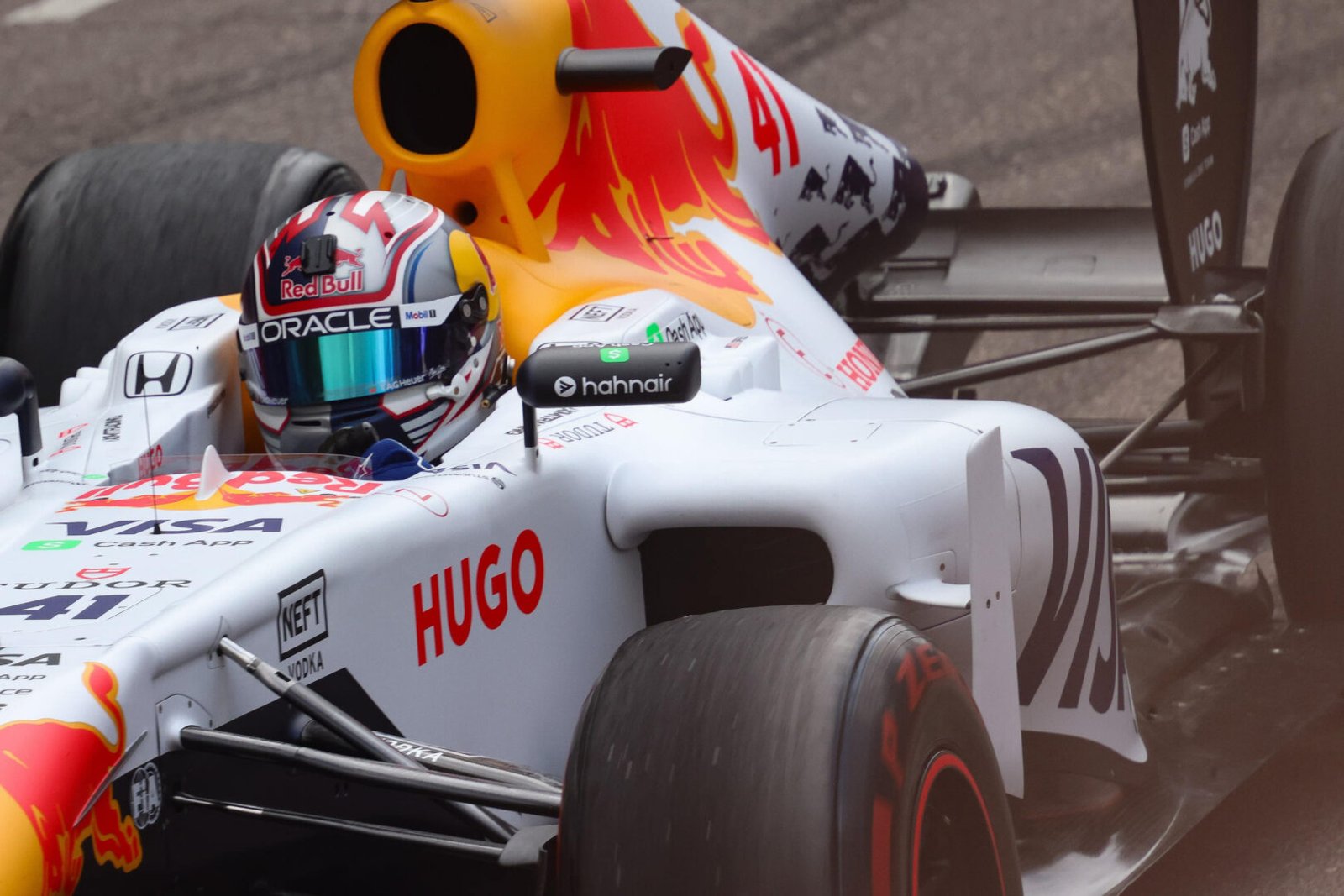 Red Bull Showrun, adrenalina e velocidade: fãs apaixonados vibram com apresentação de carros