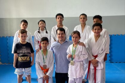 Sete atletas entre 7 e 17 anos participaram da competição representando Maringá. (Crédito: Divulgação / PMM)