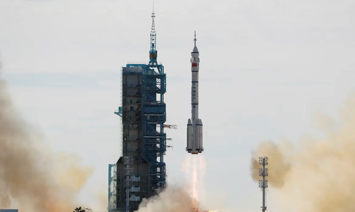 A missão Shenzhou-20 vai decolar do centro de lançamento de Jiuquan com três astronautas a bordo