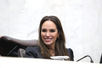 Deputada Maria Victoria (PP) destaca abertura de farmácia exclusiva para medicamentos de doença raras