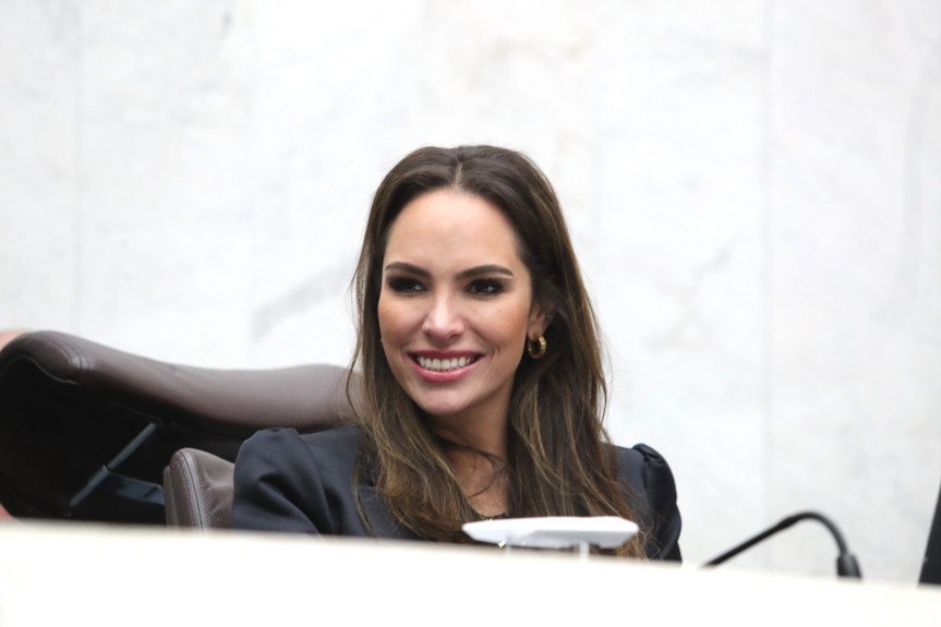 Deputada Maria Victoria (PP) destaca abertura de farmácia exclusiva para medicamentos de doença raras