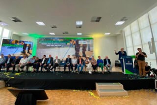 Frente Parlamentar em Defesa das Pessoas com Deficiência e com Doenças Raras, composta pelos vereadores Ângelo Salgueiro, Ana Lúcia Rodrigues, Akemi Nishimori e Majô Capdebosq.